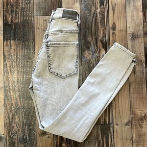 EXPRESS STRETCH DENIM + PERFECT LIFT SIZE 00R